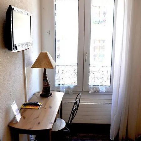 At 3* Genève