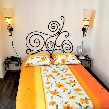 At 3* Genève
